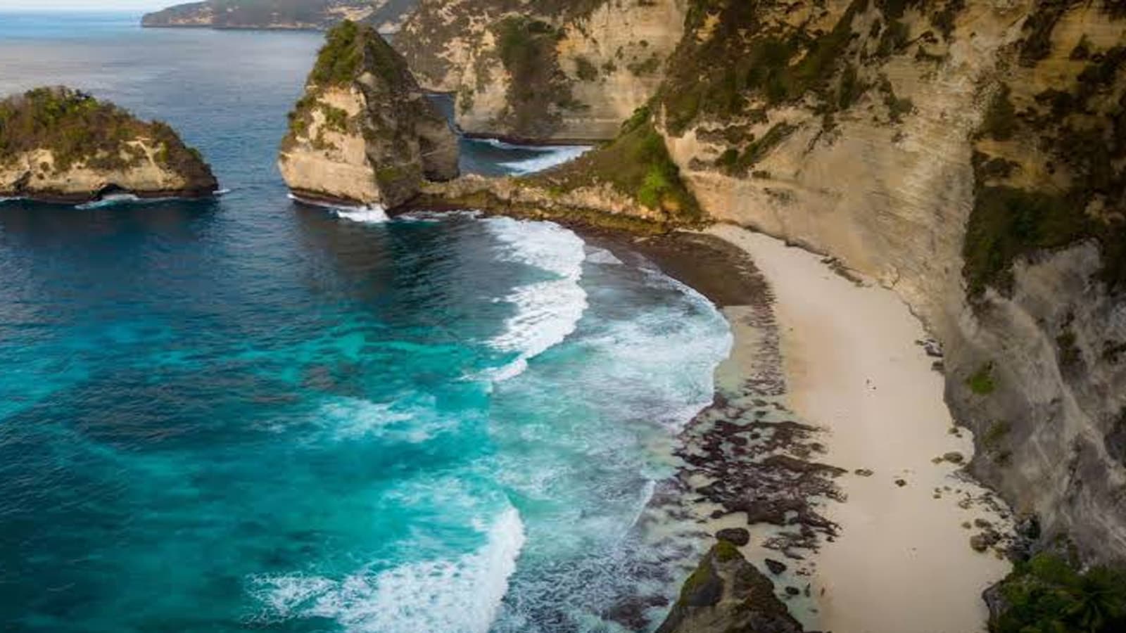 Diamond Beach 1600x900(2)